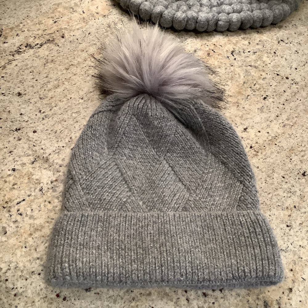 Norla Canada Gray Knit Pom-Pom Beanie Alpaca Wool Cotton Acrylic
